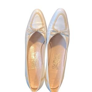1950s Salvatore Ferragamo Heels Retro White, Beige, Brown Bow Pumps Size 10